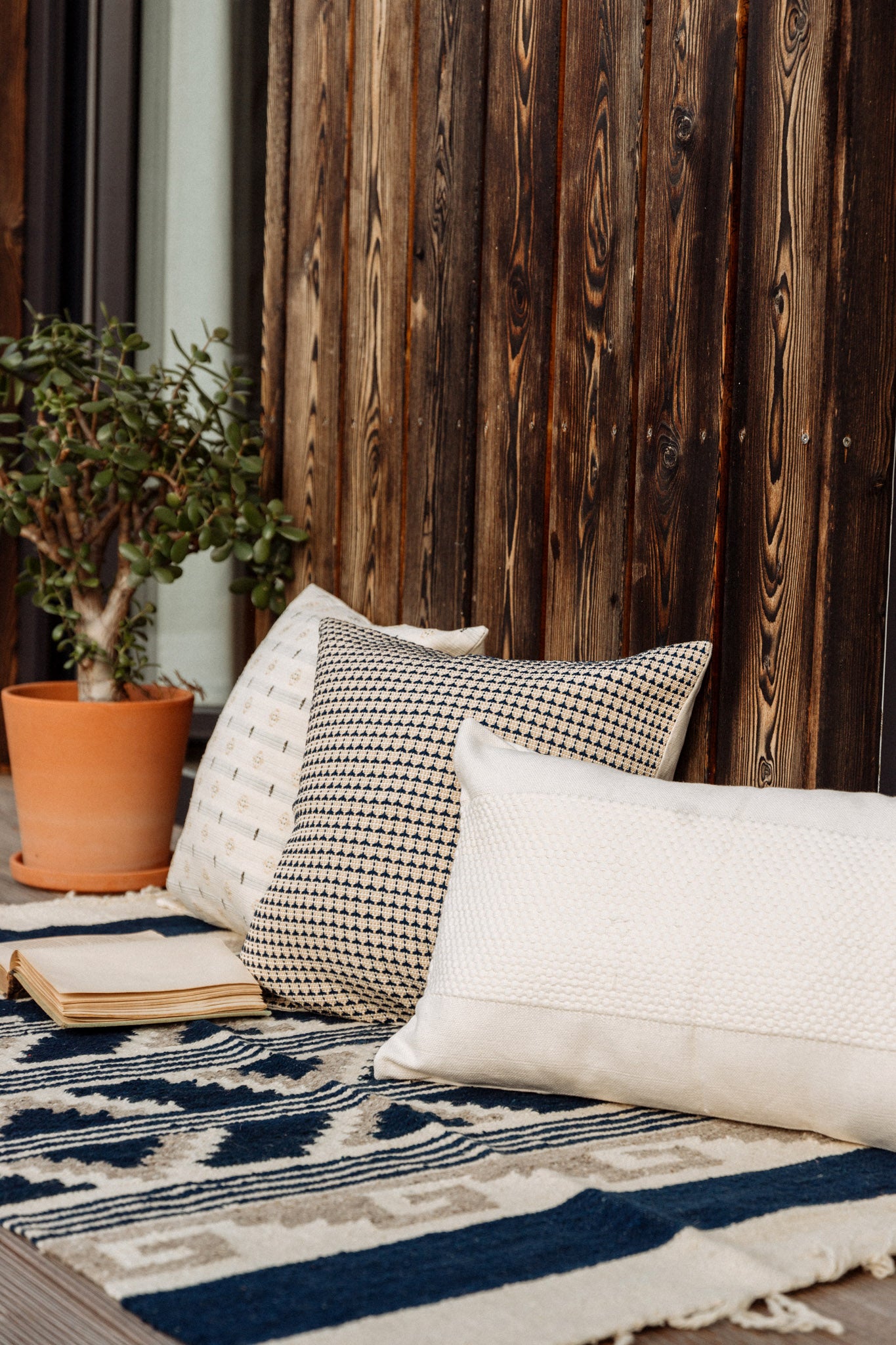 Ola Rustic Rug M